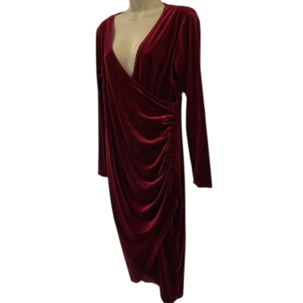 Elegant Burgundy Velvet Dress - Picture 5 of 8